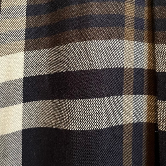 Dynamite Women’s Plaid Shirt Size Large Navy, Brown, Black & White Rayon - Picture 8 of 11